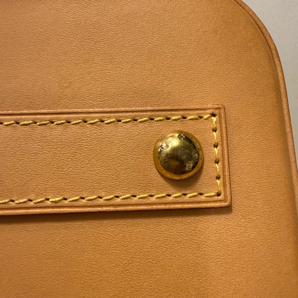 Louis Vuitton Alma BB - Picture 6 of 16